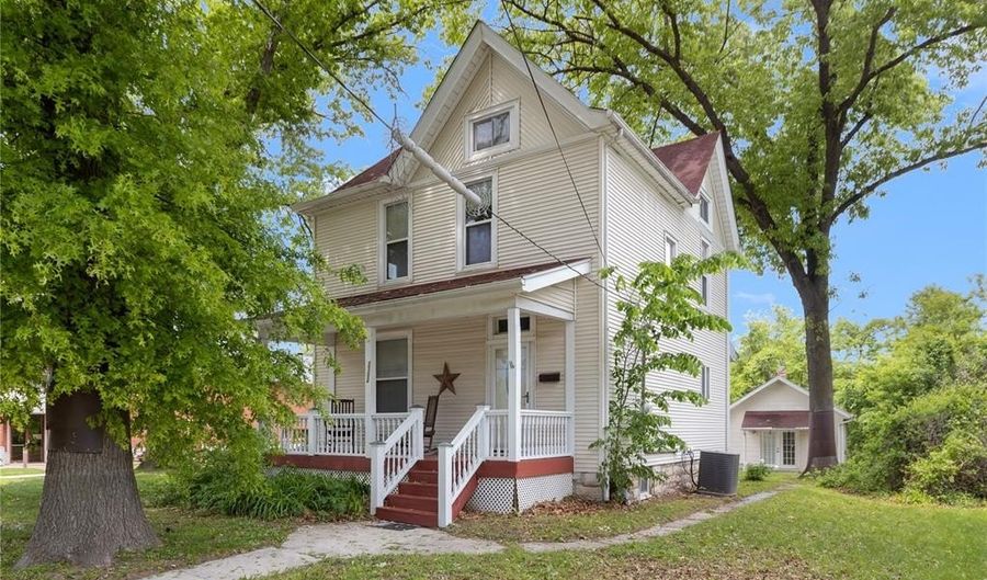 3302 College Ave, Alton, IL 62002 - 3 Beds, 2 Bath