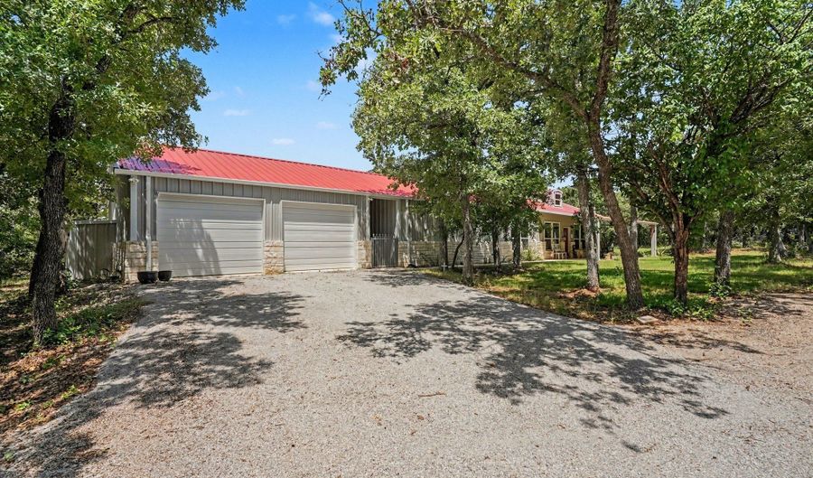 125 Rolling Hills Blvd, Alvord, TX 76225 - 2 Beds, 3 Bath
