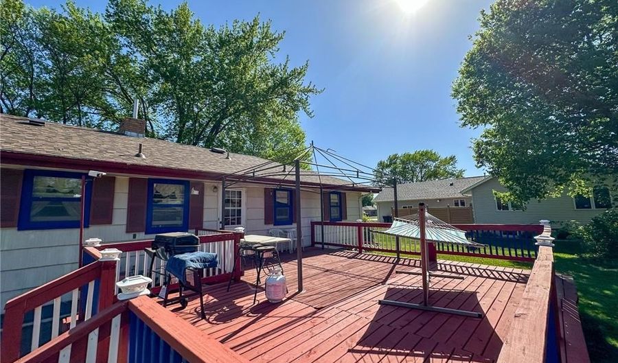 403 E Dayton St, Arlington, MN 55307 - 3 Beds, 3 Bath