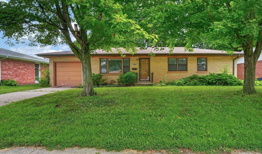 1313 Maxwell Ave, Ames, IA 50010 - 2 Beds, 3 Bath