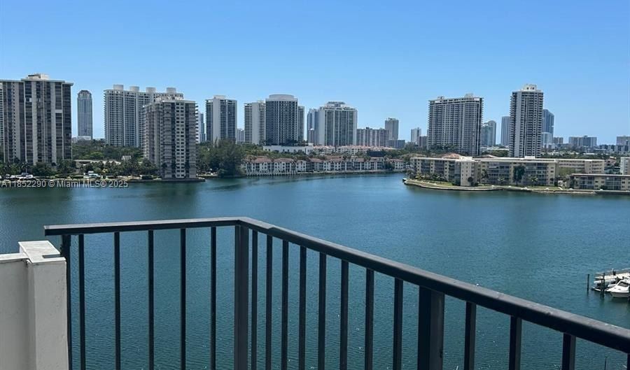 2780 NE 183rd St 1110, Aventura, FL 33160 - 1 Beds, 2 Bath