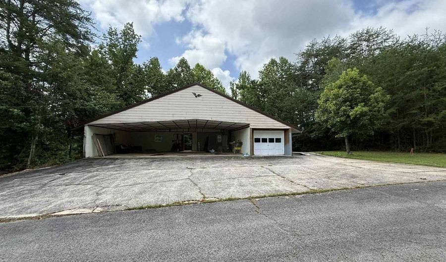 67 W Taxiway Dr, Albany, KY 42602 - 2 Beds, 1 Bath