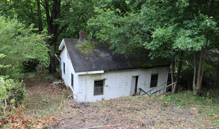 213 Railroad Ave, Appalachia, VA 24216 - 2 Beds, 1 Bath