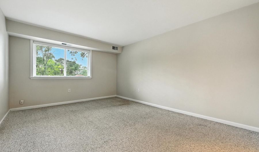 206 VICTOR Pkwy 206F, Annapolis, MD 21403 - 2 Beds, 2 Bath