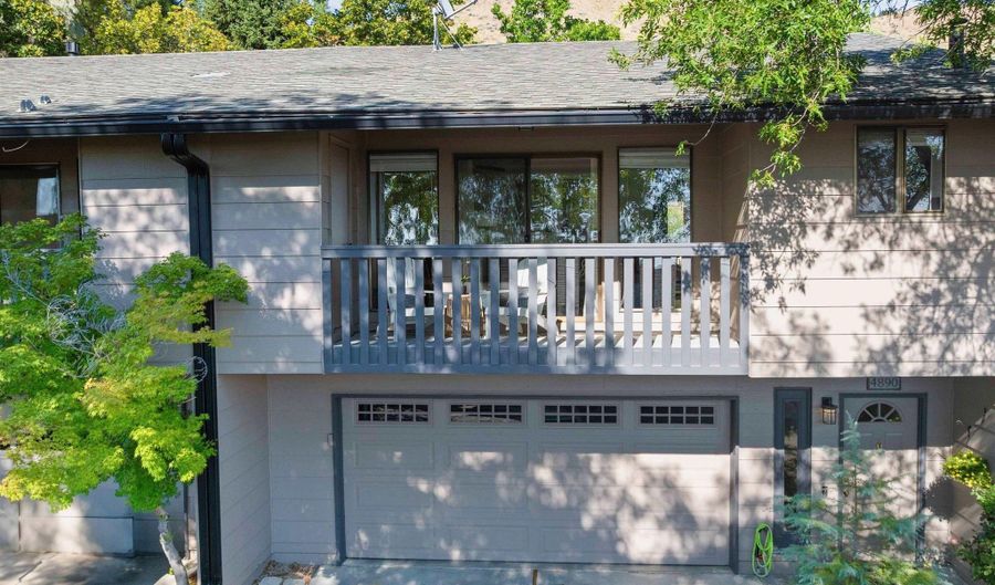 4890 N Bitterbrush Dr, Boise, ID 83703 - 3 Beds, 2 Bath