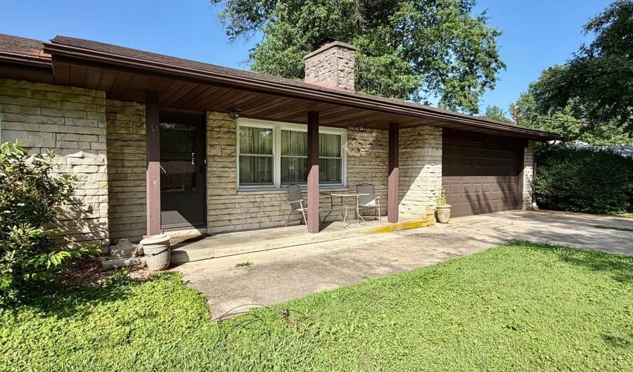 417 Sycamore Dr, Bedford, IN 47421 - 5 Beds, 2 Bath