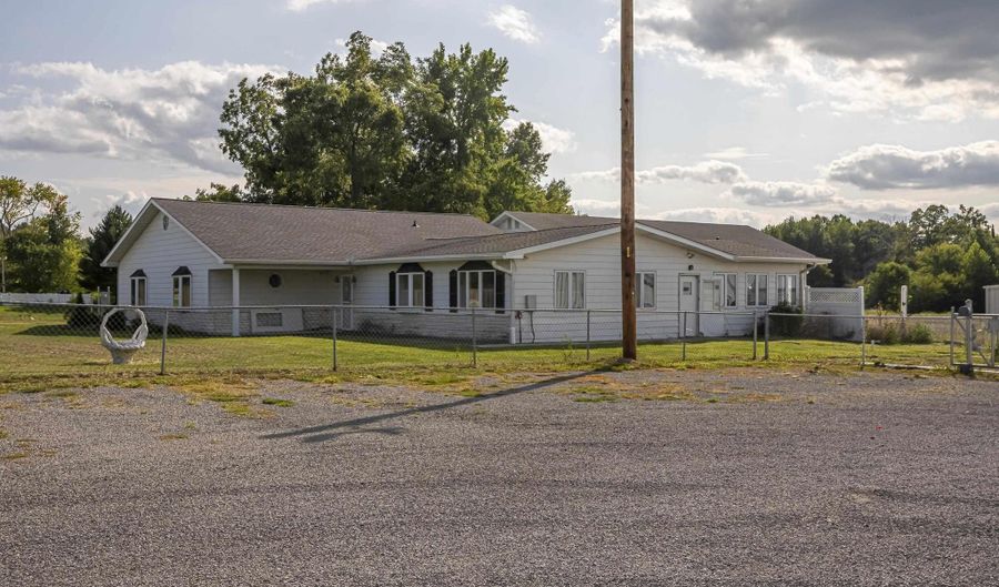 3751 N State Highway 148 Hwy, Mulkeytown, IL 62999 - 2 Beds, 2 Bath