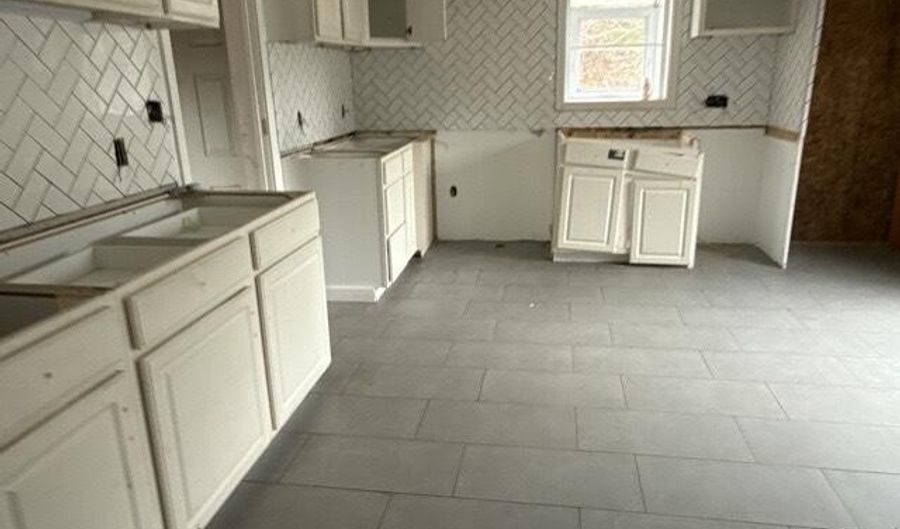 125 Stewart St, Amsterdam, NY 12010 - 2 Beds, 2 Bath