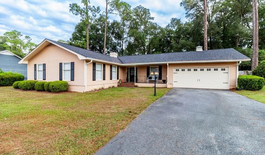 1009 Douglas Dr, Bainbridge, GA 39819 - 3 Beds, 2 Bath