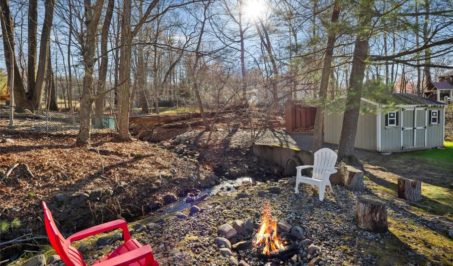 3 Bell Ct, Airmont, NY 10901 - 5 Beds, 2 Bath