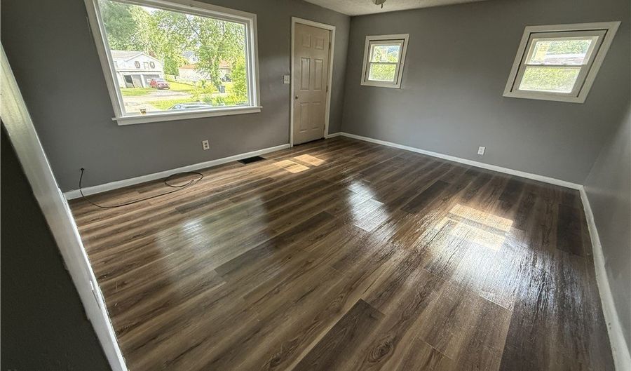 371 Beth St, Akron, OH 44301 - 2 Beds, 1 Bath