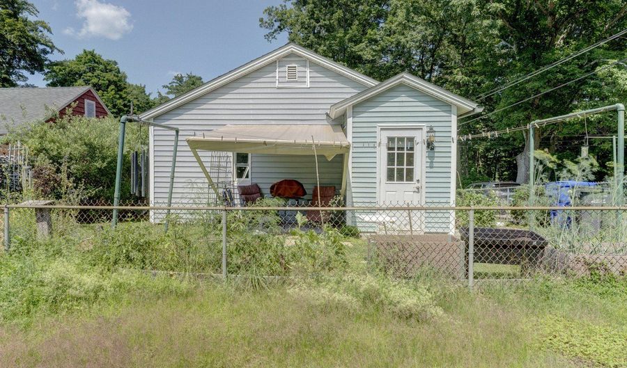 151 Pine Lake Dr, Coventry, CT 06238 - 2 Beds, 1 Bath