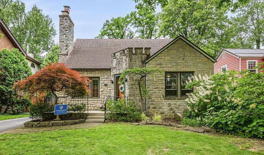 35 Brevoort Rd, Columbus, OH 43214 - 3 Beds, 3 Bath