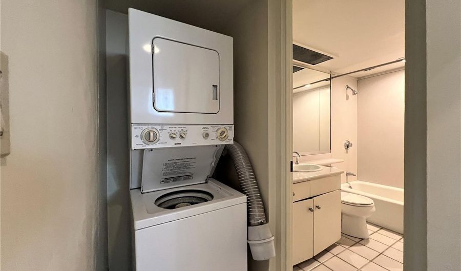 1860 Ala Moana Blvd 902B, Honolulu, HI 96815 - 2 Beds, 2 Bath