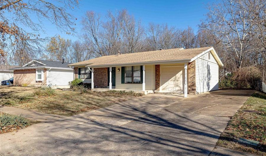 571 Golfwood Dr, Ballwin, MO 63021 - 4 Beds, 3 Bath