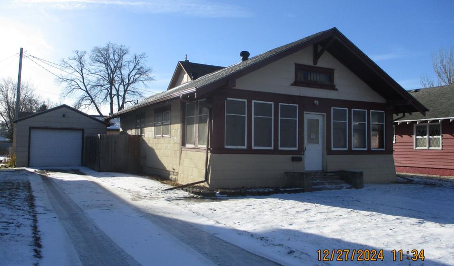 404 SE 9th Ave, Aberdeen, SD 57401 - 2 Beds, 2 Bath