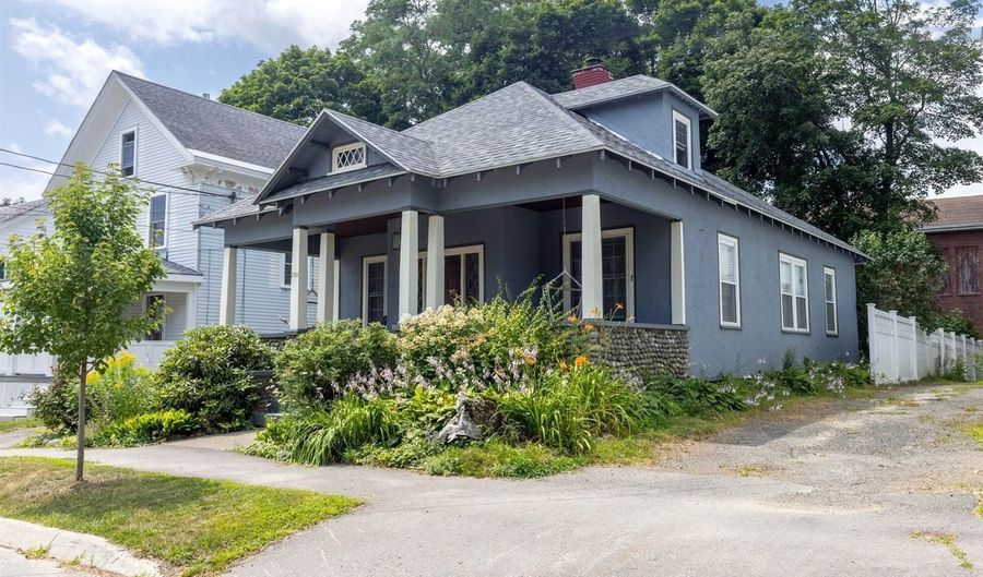 230 French St, Bangor, ME 04401 - 2 Beds, 2 Bath