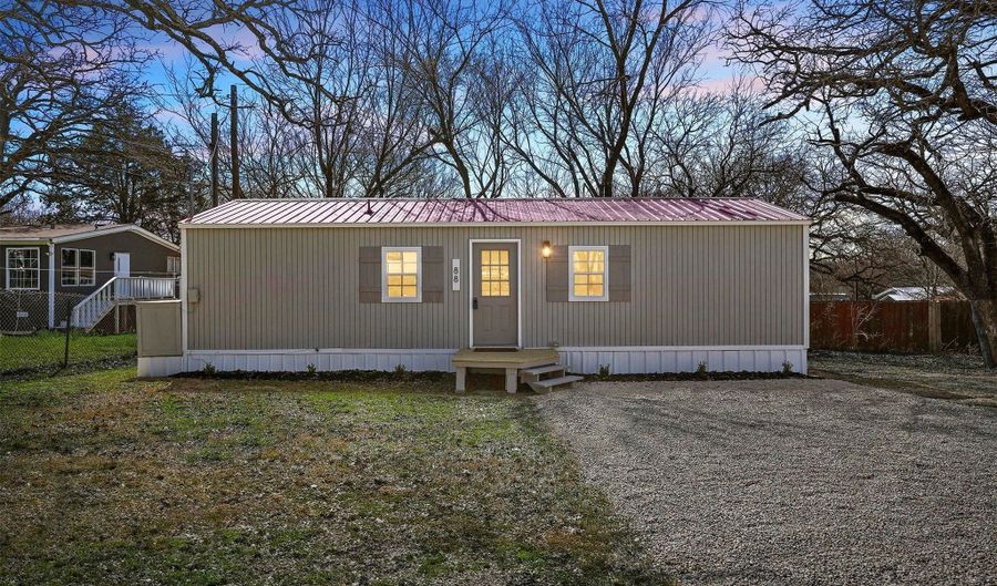 88 Live Oak St, Alvarado, TX 76009 - 1 Beds, 2 Bath