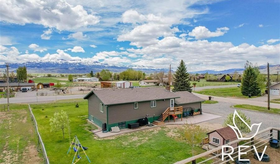 8 Mountain Dr, Cody, WY 82414 - 3 Beds, 2 Bath