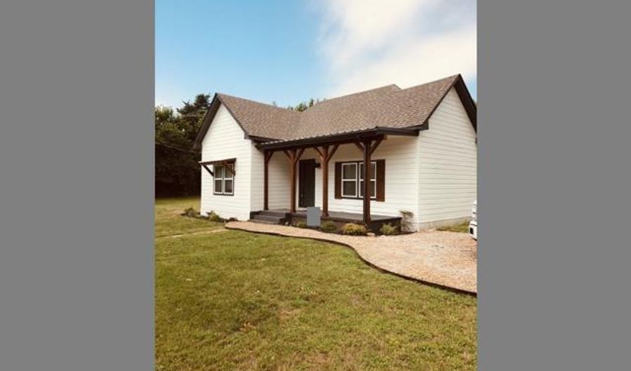 202 S Trappier St, Alvord, TX 76225 - 3 Beds, 2 Bath
