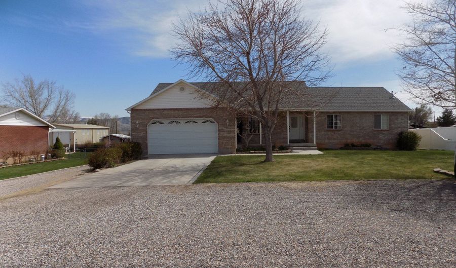 475 W 100 N, Aurora, UT 84620 - 6 Beds, 4 Bath