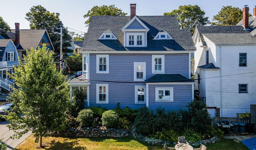 11 Roberts Ave, Bar Harbor, ME 04609 - 5 Beds, 3 Bath