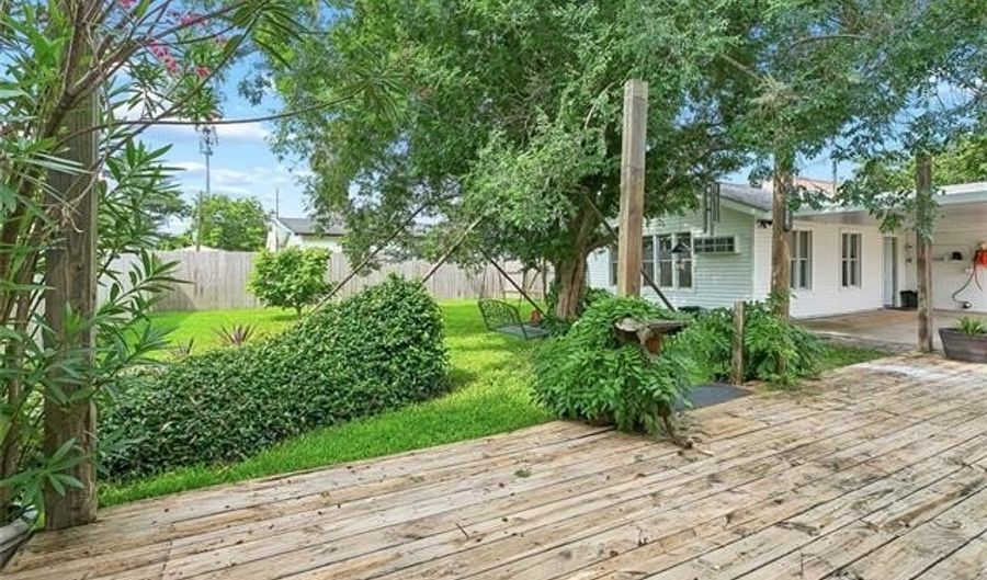 203 BROAD St, Belle Chasse, LA 70037 - 3 Beds, 2 Bath