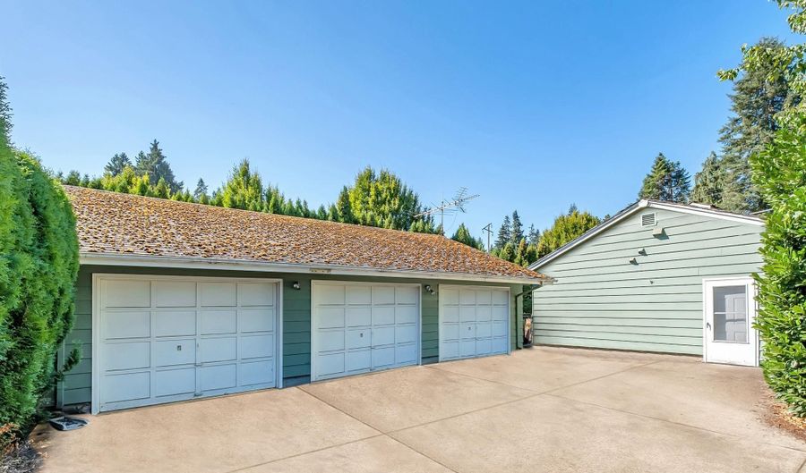 112 Green Ct NE, Albany, OR 97321 - 3 Beds, 3 Bath