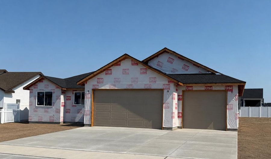 1170 Alpine Dr, Chubbuck, ID 83202 - 3 Beds, 2 Bath