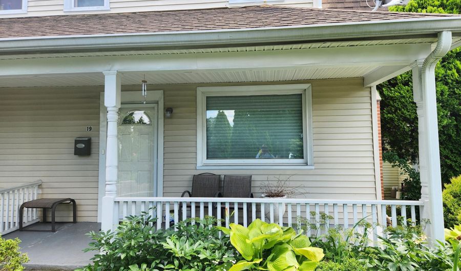 19 Valley Rd A, Cos Cob, CT 06807 - 3 Beds, 2 Bath