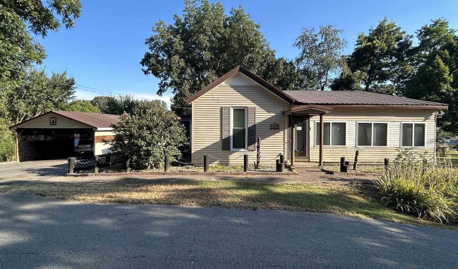 153 2nd St, Arlington, KY 42021 - 2 Beds, 1 Bath