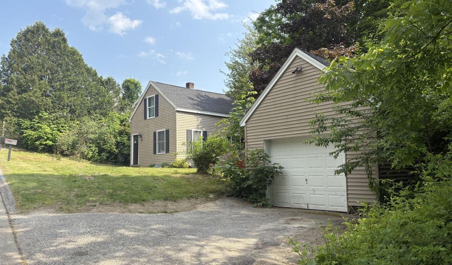 152 Bradman St, Auburn, ME 04210 - 2 Beds, 1 Bath