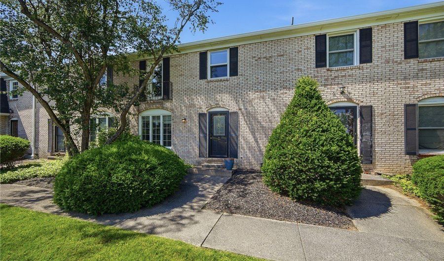 824 S Chillicothe Rd 2, Aurora, OH 44202 - 3 Beds, 2 Bath