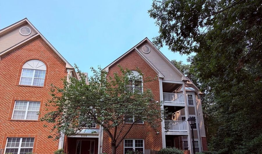 609 ADMIRAL Dr 208, Annapolis, MD 21401 - 2 Beds, 2 Bath