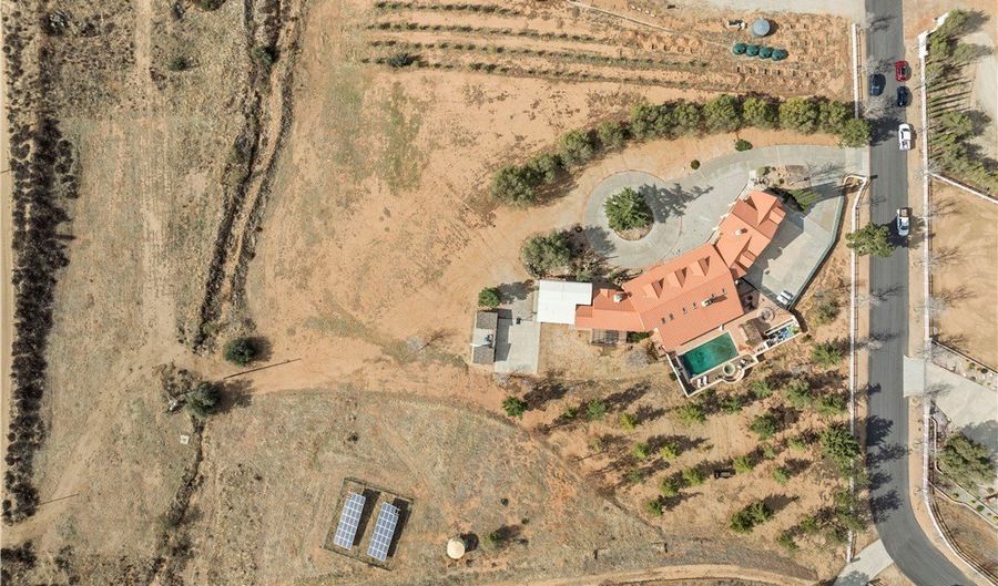 7210 Spigno Pl, Agua Dulce, CA 91390 - 5 Beds, 4 Bath