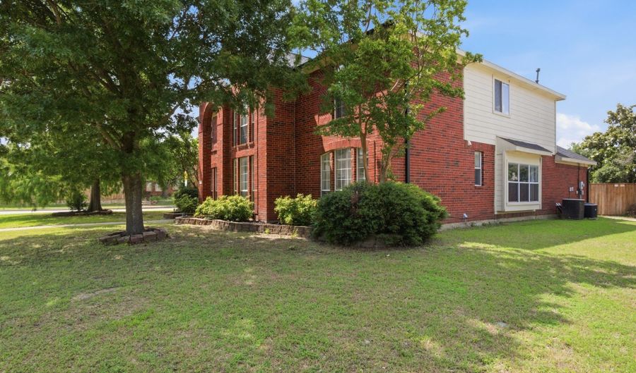 1332 Hillcrest Dr, Allen, TX 75002 - 5 Beds, 3 Bath