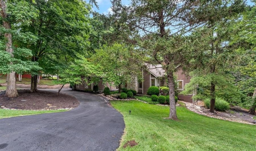 436 Shadowridge Ct, Ballwin, MO 63011 - 3 Beds, 3 Bath