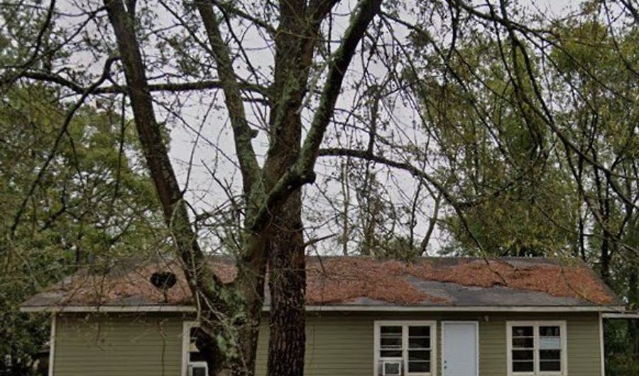 Wayne - Seventh, Adel, GA 31620 - 6 Beds, 2 Bath