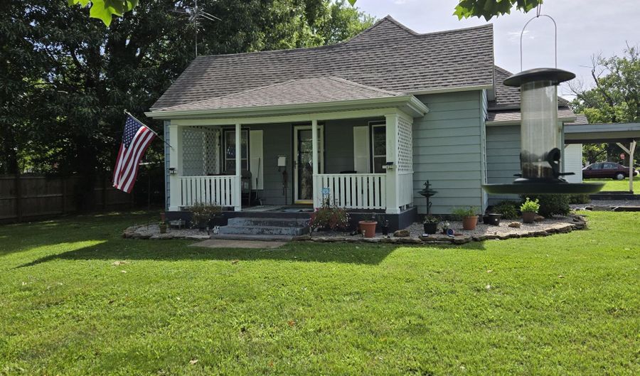 830 S Park Ave, Aurora, MO 65605 - 3 Beds, 1 Bath