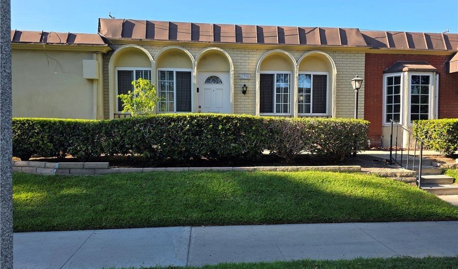 1795 W Glenoaks Ave, Anaheim, CA 92801 - 2 Beds, 1 Bath