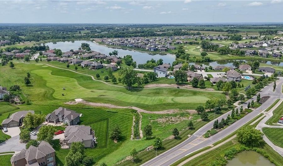 14500 Aurora Ln, Basehor, KS 66007 - 4 Beds, 3 Bath