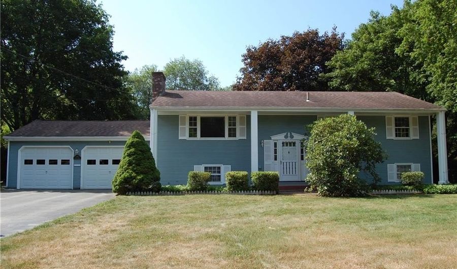109 Suffolk Dr, North Kingstown, RI 02852 - 3 Beds, 2 Bath