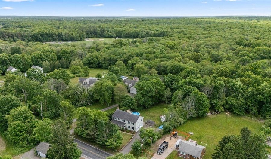 323 Oakhill Ave, Attleboro, MA 02703 - 5 Beds, 3 Bath