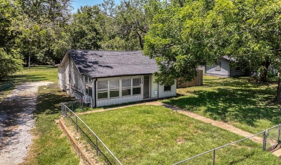 109 N Mill St, Weatherford, TX 76086 - 2 Beds, 1 Bath