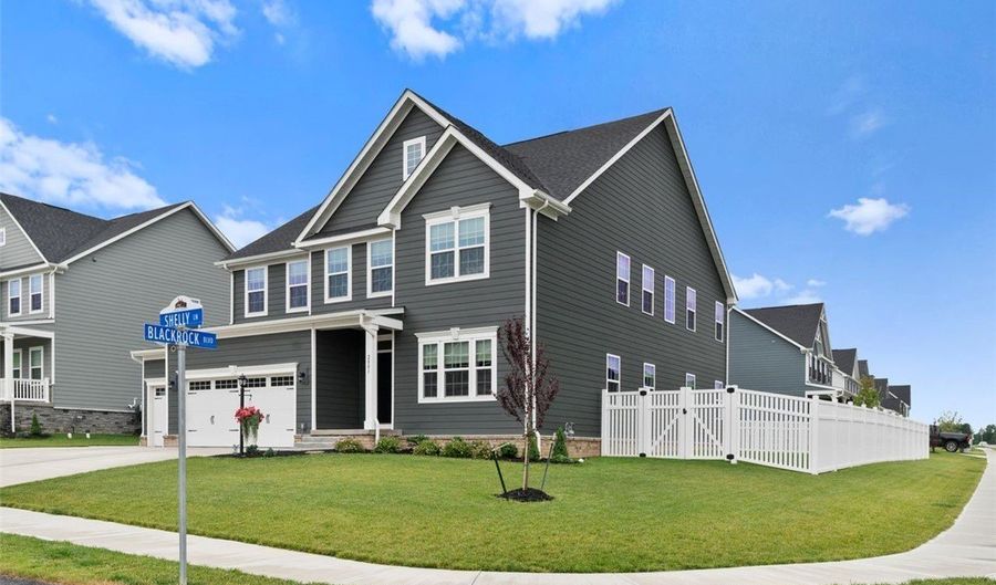 2001 Shelly Ln, Adams Twp., PA 16046 - 4 Beds, 5 Bath