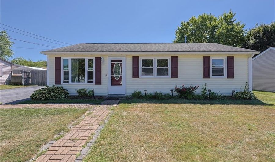 6 Scott Ln, Bristol, RI 02809 - 3 Beds, 1 Bath