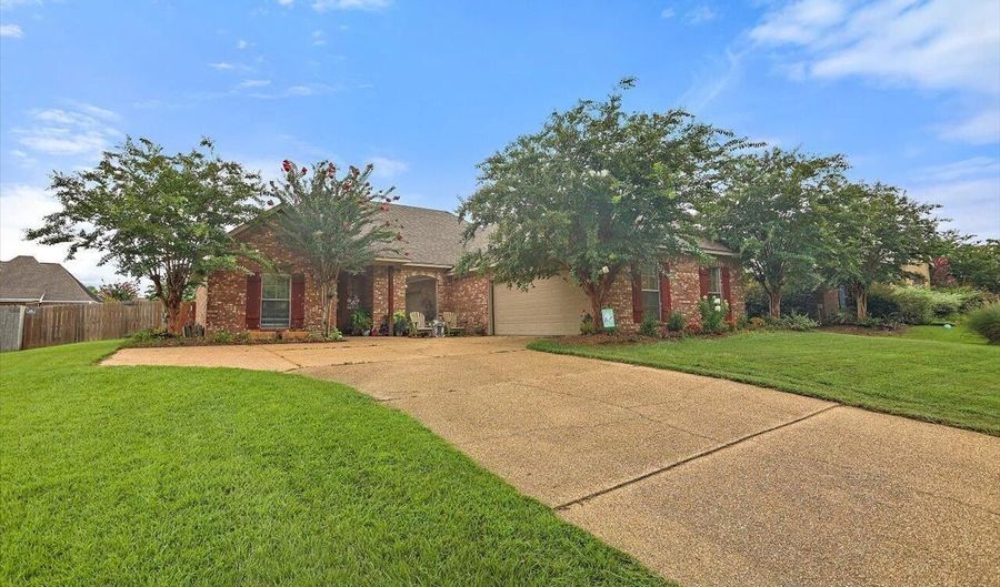 318 Towne St, Brandon, MS 39042 - 3 Beds, 2 Bath
