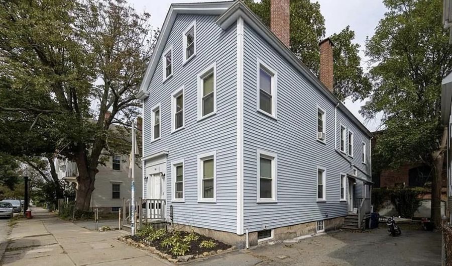 994 Pleasant St, New Bedford, MA 02740 - 6 Beds, 3 Bath