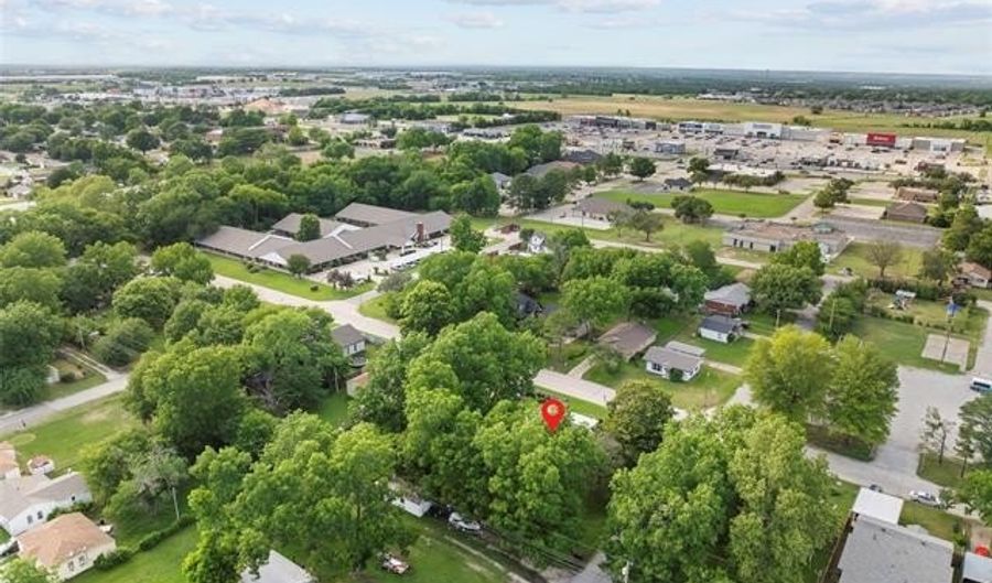 811 P NW, Ardmore, OK 73401 - 3 Beds, 2 Bath
