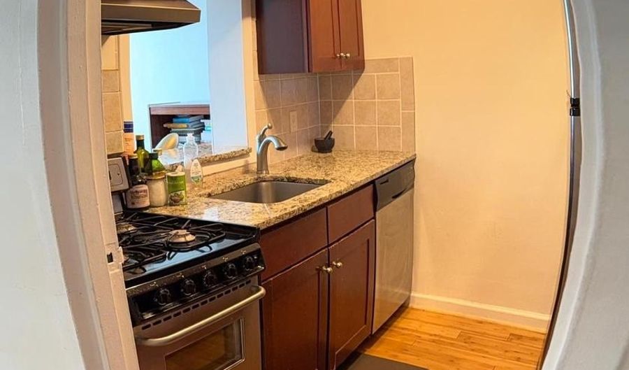 1121 ARLINGTON Blvd 216, Arlington, VA 22209 - 1 Beds, 1 Bath